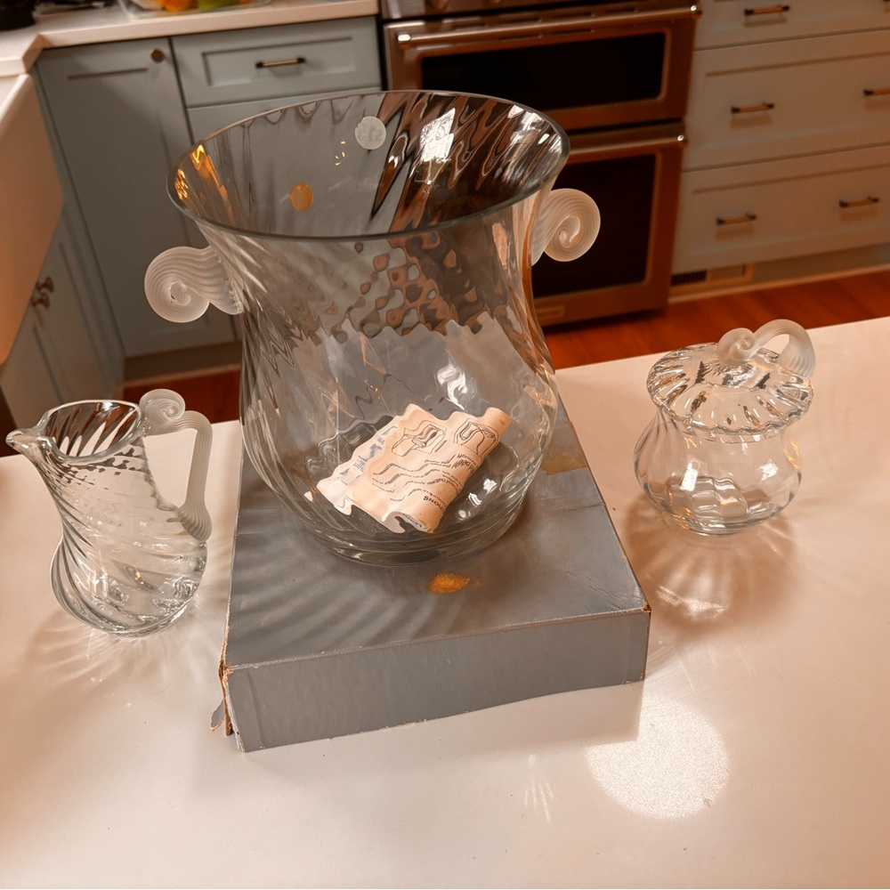 Elegant Clear Glass Vase and Pitcher Set